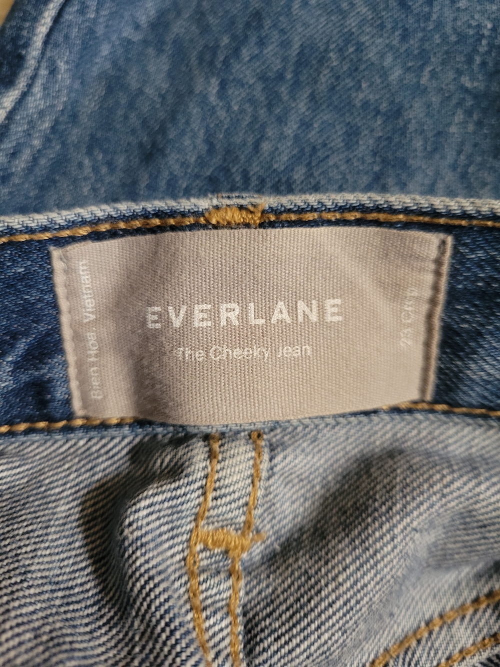 Everlane The Cheeky Jeans in Medium Blue Wash | 23 Crop | Inseam 25" Like New - Picture 14 of 15